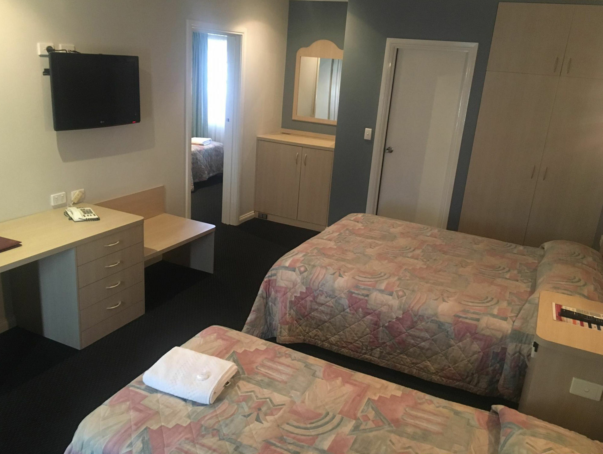 查尔斯·拉斯普汽车旅馆和别墅 布罗肯希尔 外观 照片